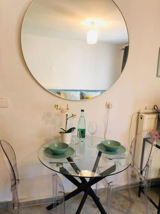Cosy Studio Design With Modern Bathroom Vaureal Eksteriør bilde