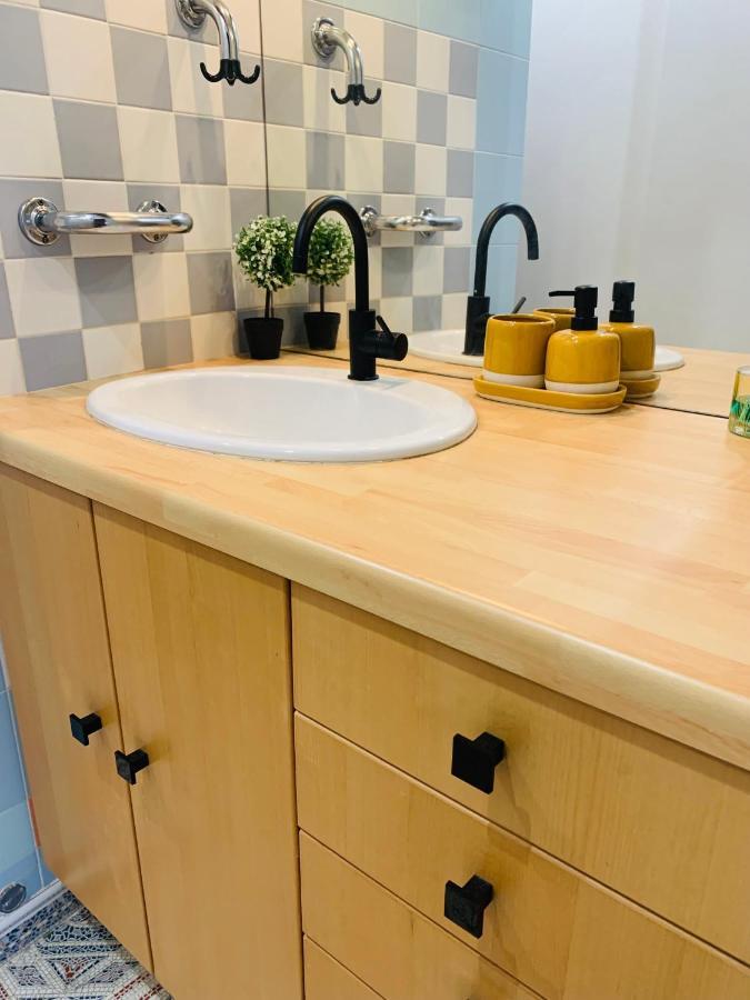 Cosy Studio Design With Modern Bathroom Vaureal Eksteriør bilde